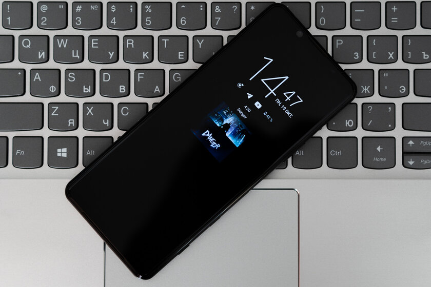 Sony Xperia 5 II — необычный смартфон, очень длинный и со странными камерами. Тестируем новинку