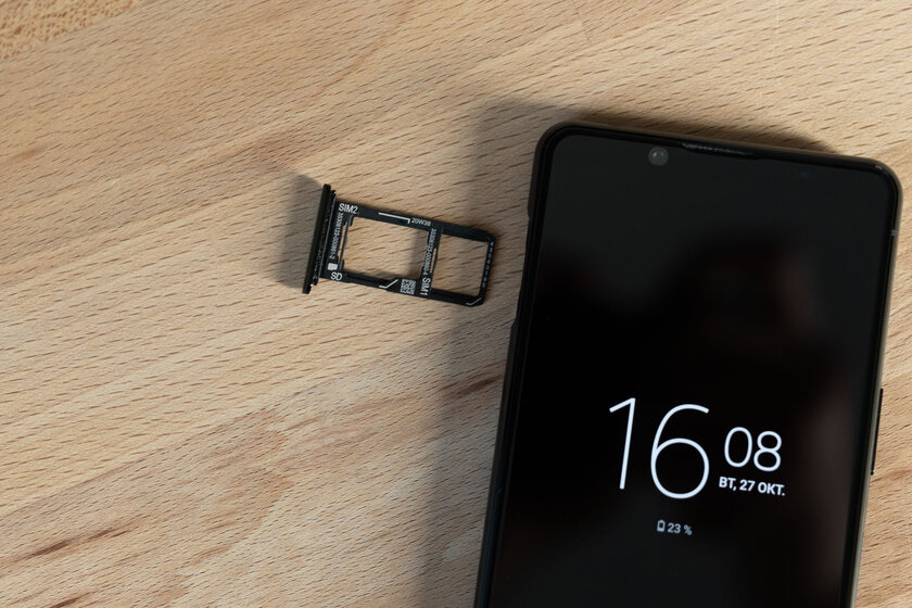Sony Xperia 5 II — необычный смартфон, очень длинный и со странными камерами. Тестируем новинку