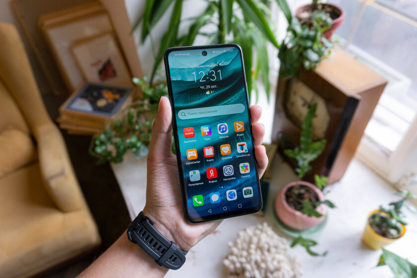 HONOR провёл необычное исследование. Один из выводов — 52% россиян берут смартфон даже в туалет
