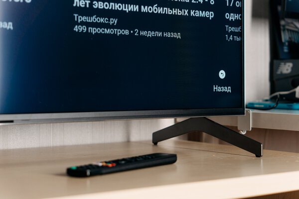 «Геймерский», но не слишком дорогой — идеальный телевизор для новых консолей. Тестируем Sony XH90 — Тонкие рамки, стильные ножки. 4