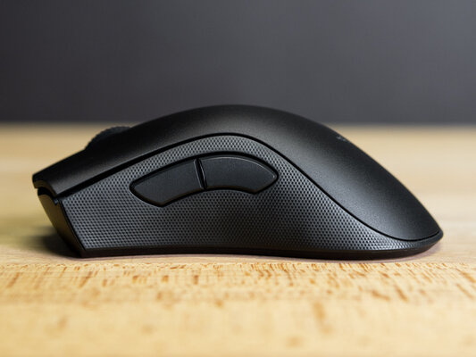 Обзор Razer DeathAdder V2 Pro: беспроводное подключение и знакомая асимметричная форма — Внешний вид и эргономика. 2