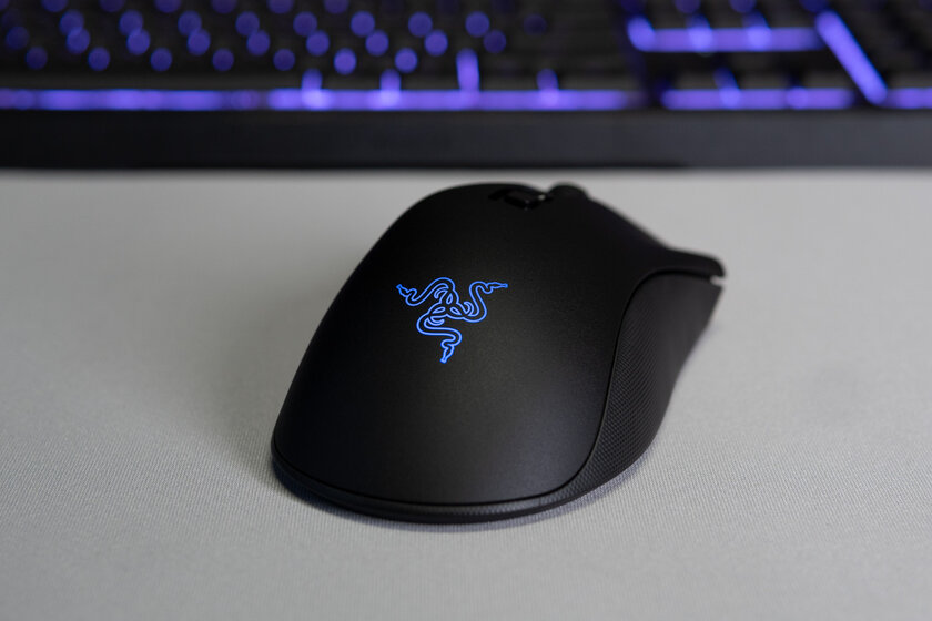 Обзор Razer DeathAdder V2 Pro: беспроводное подключение и знакомая асимметричная форма — Отзыв после двух недель использования. 1