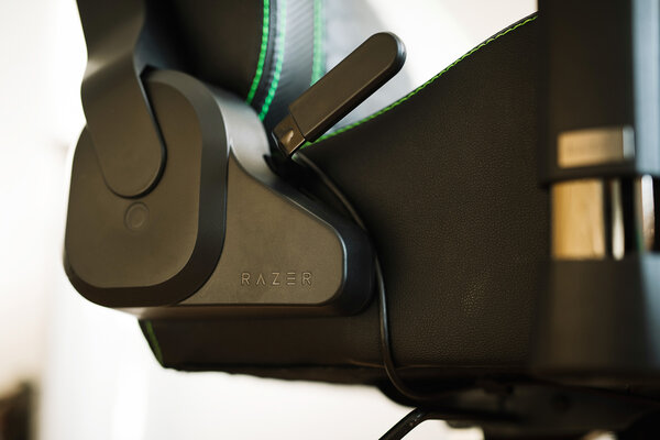 Сидел весь день, а спина не затекла. Обзор кресла Razer Iskur