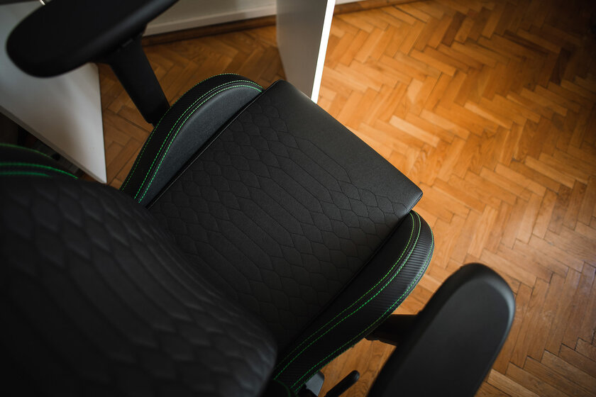 Сидел весь день, а спина не затекла. Обзор кресла Razer Iskur
