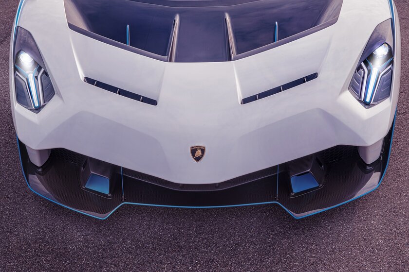 Lamborghini выпустила уникальный автомобиль без крыши и лобового стекла