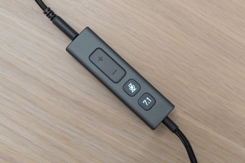Тестируем игровой комплект от MSI: наушники Immerse GH61 и подставка HS01