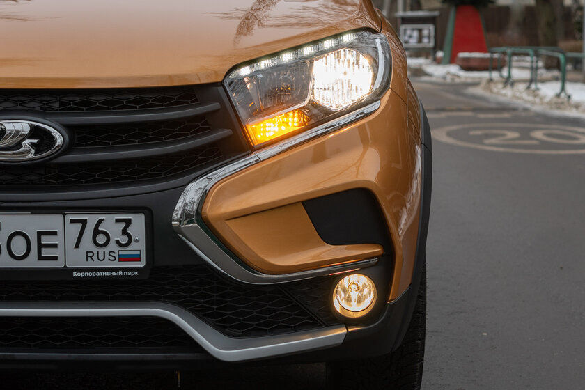 Х-дизайн и спорные решения. Тестируем Lada XRAY Cross '20, прикидывающуюся кроссовером