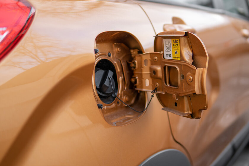 Х-дизайн и спорные решения. Тестируем Lada XRAY Cross '20, прикидывающуюся кроссовером