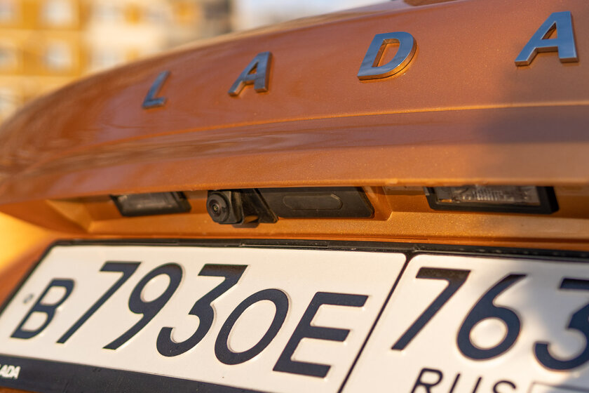 Х-дизайн и спорные решения. Тестируем Lada XRAY Cross '20, прикидывающуюся кроссовером