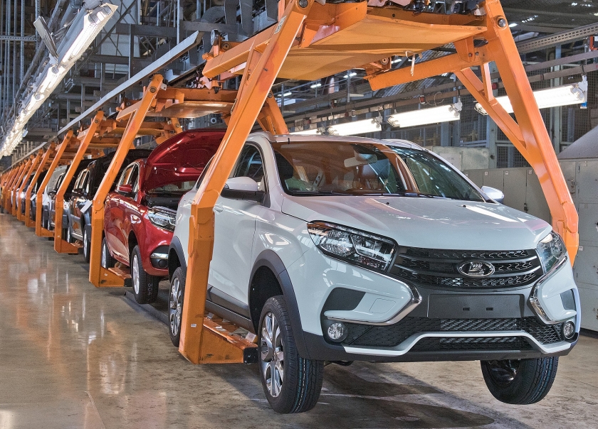 Х-дизайн и спорные решения. Тестируем Lada XRAY Cross '20, прикидывающуюся кроссовером
