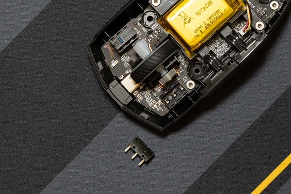 Обзор ASUS ROG Strix Impact II Wireless: красивые материалы и съёмные переключатели
