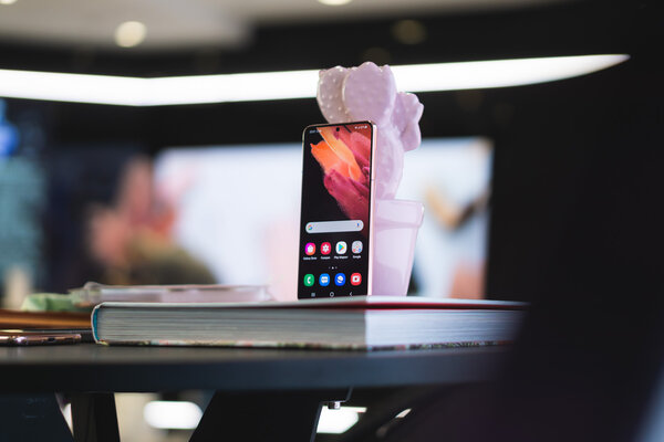 Пощупал флагманы Galaxy S21 и выделил 4 особенности, которыми будут хвастаться их владельцы
