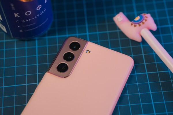 Обзор Samsung Galaxy S21: компактный, пластиковый и обновлённый