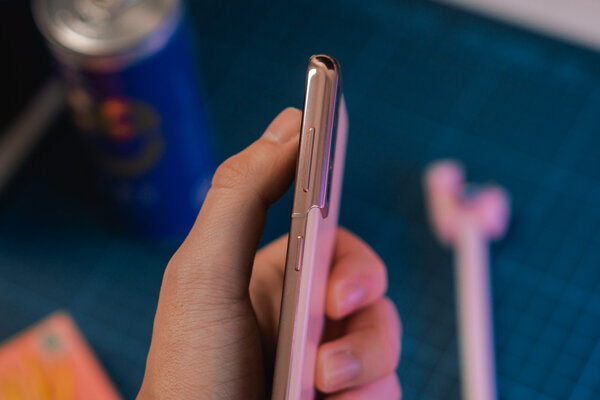Обзор Samsung Galaxy S21: компактный, пластиковый и обновлённый
