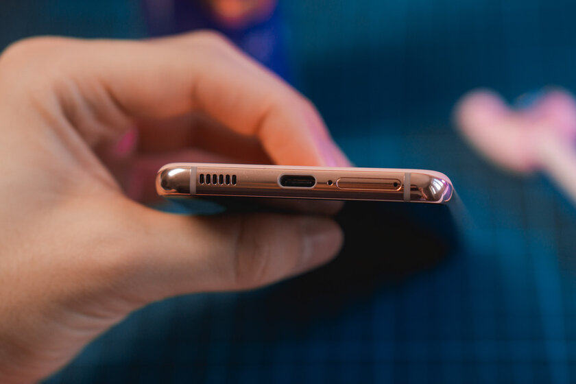 Обзор Samsung Galaxy S21: компактный, пластиковый и обновлённый
