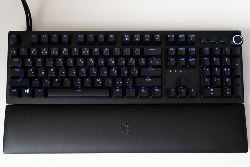 Обзор Razer Huntsman V2 Analog: распознаёт силу нажатия