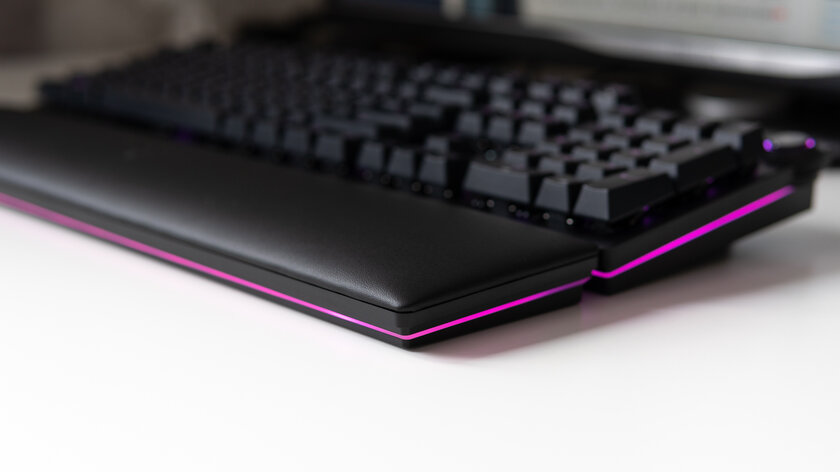 Обзор Razer Huntsman V2 Analog: распознаёт силу нажатия