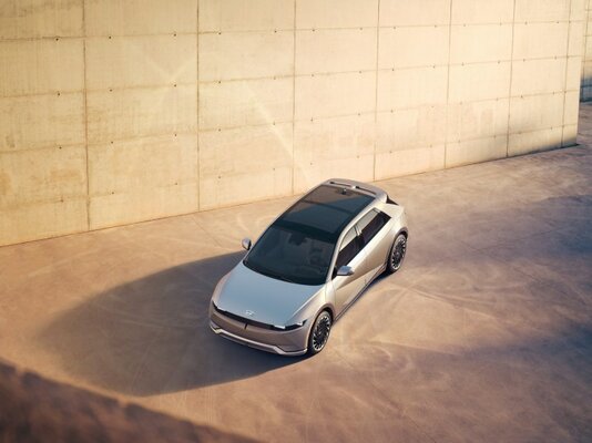 Hyundai официально представил IONIQ 5: запоминающийся SUV с электроприводом