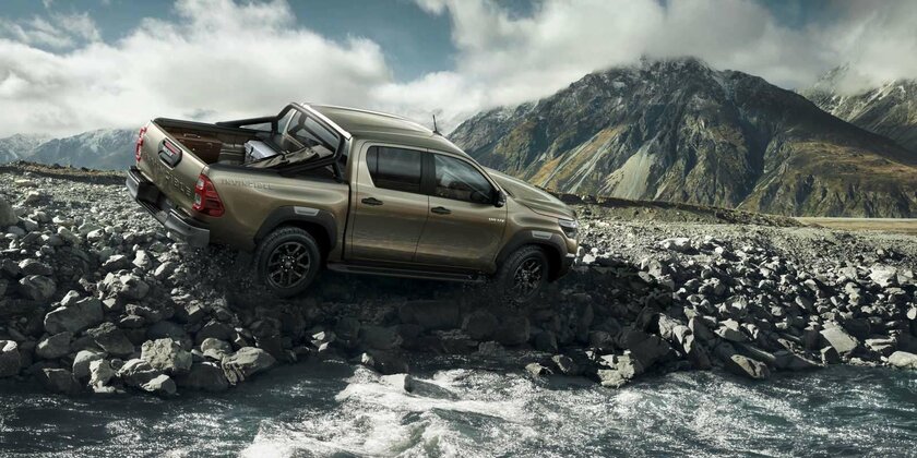 Toyota массово отзывает внедорожники в России: у тысяч авто обнаружены проблемы с тормозами