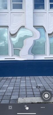 Приложение warpAR искажает реальные объекты через камеру смартфона. Получается забавно
