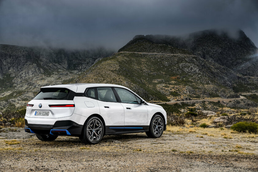 BMW представила iX xDrive40 и iX xDrive50: новый дизайн и ноль выбросов
