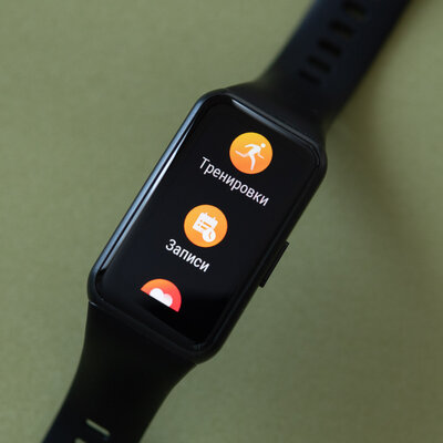 Меньше умных часов, крупнее фитнес-браслета. Обзор HONOR Band 6