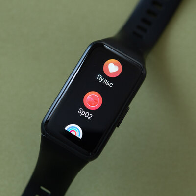 Меньше умных часов, крупнее фитнес-браслета. Обзор HONOR Band 6