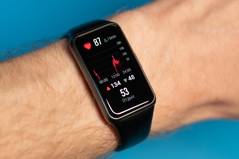 Удобнее браслета, компактнее часов: обзор Huawei Band 6