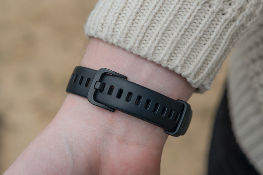 Удобнее браслета, компактнее часов: обзор Huawei Band 6