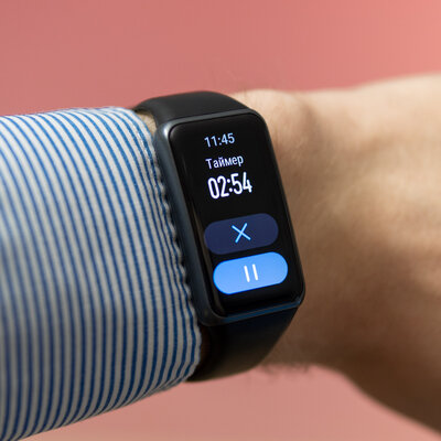 Удобнее браслета, компактнее часов: обзор Huawei Band 6