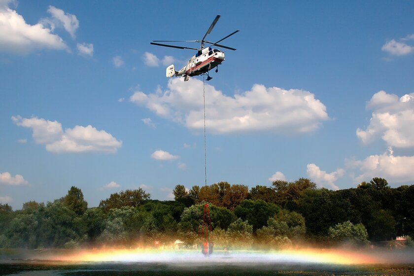 Этим летом Ростех представит модернизированный Ка-32 — летающую пожарную машину