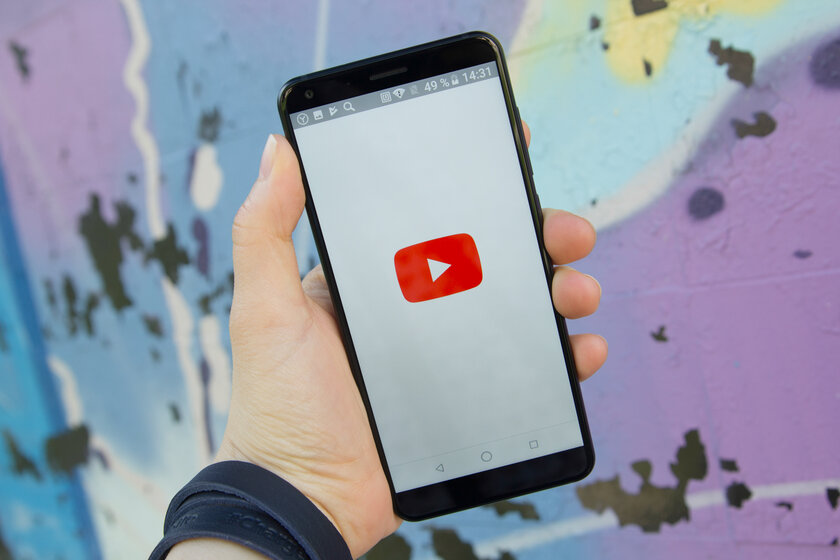 Сутки на удаление: Роскомнадзор угрожает Google замедлением трафика за противоправный контент