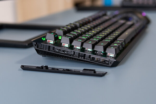 Модульная клавиатура без недочётов геймерской механики. Обзор ASUS ROG Claymore II