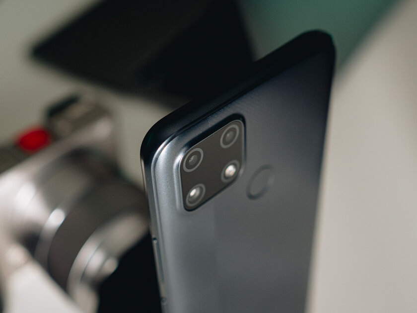 Лучший смартфон для отпуска: обзор Realme С25 с рекордной батареей и мощной начинкой