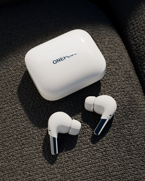 OnePlus показала аналог AirPods Pro с двухцветным дизайном и за 150$