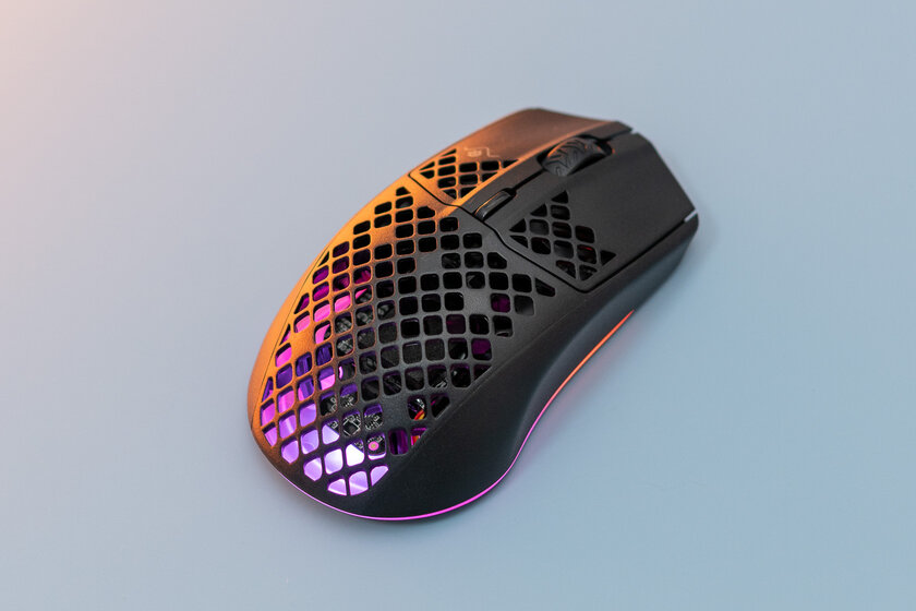 Дырчатый корпус — не элемент дизайна, а гениальное решение. Обзор SteelSeries Aerox 3 Wireless