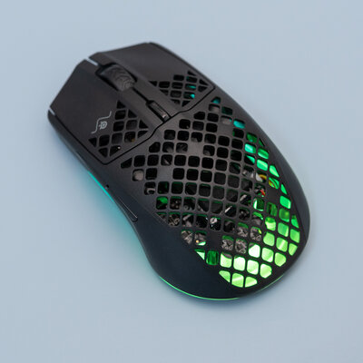 Дырчатый корпус — не элемент дизайна, а гениальное решение. Обзор SteelSeries Aerox 3 Wireless