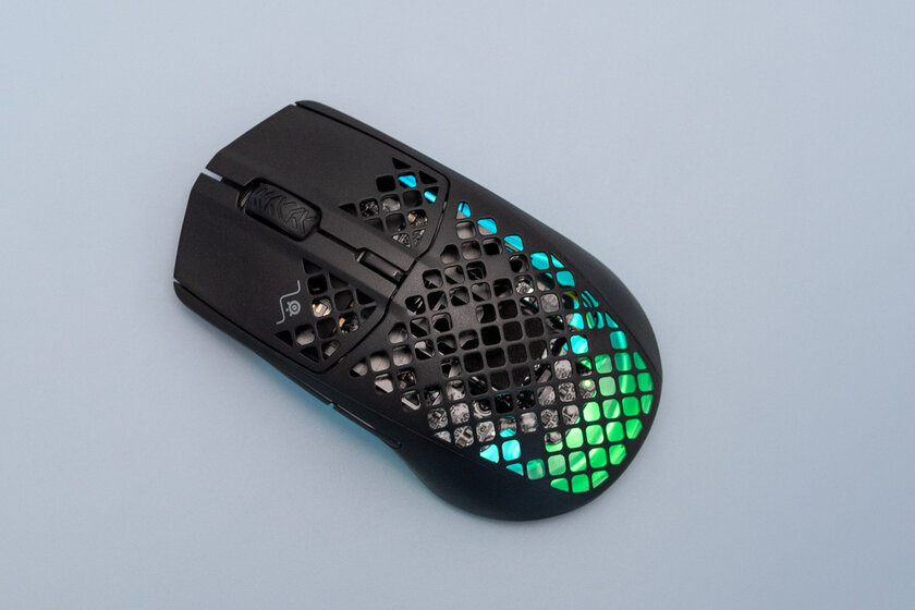 Дырчатый корпус — не элемент дизайна, а гениальное решение. Обзор SteelSeries Aerox 3 Wireless