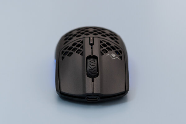 Дырчатый корпус — не элемент дизайна, а гениальное решение. Обзор SteelSeries Aerox 3 Wireless