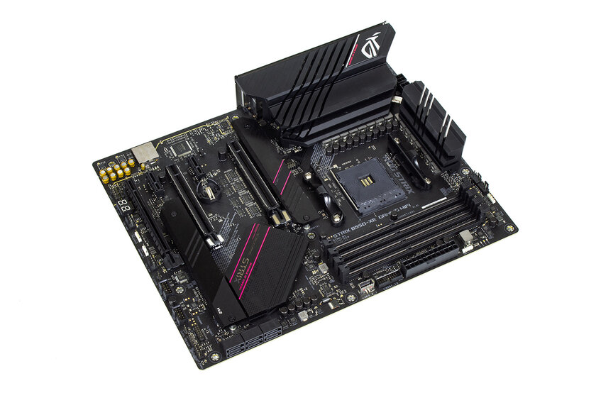 Обзор ASUS ROG STRIX B550-XE GAMING WIFI: идеальная плата для мощного конфига под разгон — Внешний вид. 1