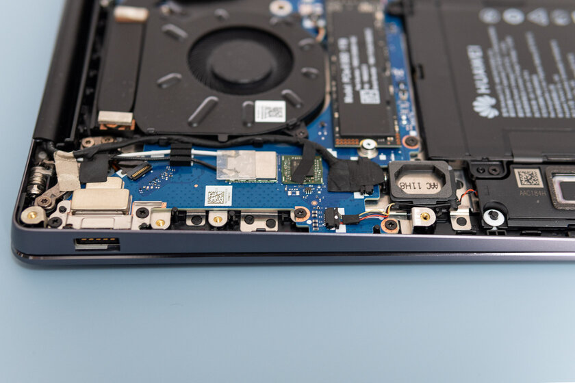 Huawei в очередной раз поднимает планку ультрабуков. Обзор MateBook 14s — Мощная зарядка и полный комплект портов. 3