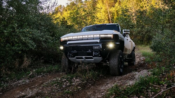 GM начнёт поставлять электропикап Hummer в декабре. Дальность хода — меньше ожидаемого