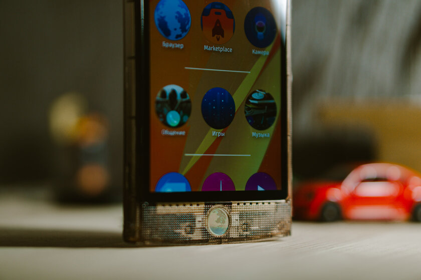 У меня прозрачный смартфон из 2014 на прошивке Firefox. LG Fx0 — это нечто — Дизайн. 3