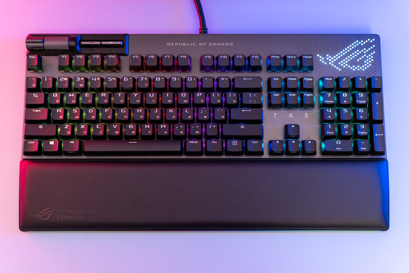 Можно самому заменять свитчи: и Cherry, и ROG! Тестирую ASUS ROG Strix Flare II Animate — Внешний вид и удобство. 13