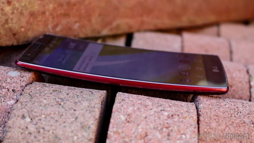 В смартфонах LG куча безумных идей. Вспоминаем регенерирующую крышку и другие