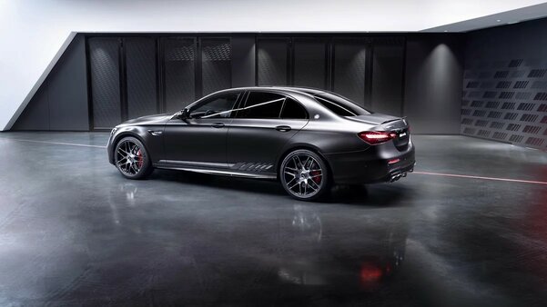 Mercedes выпустил спецверсию AMG E 63 S — последнюю модель семейства с V8