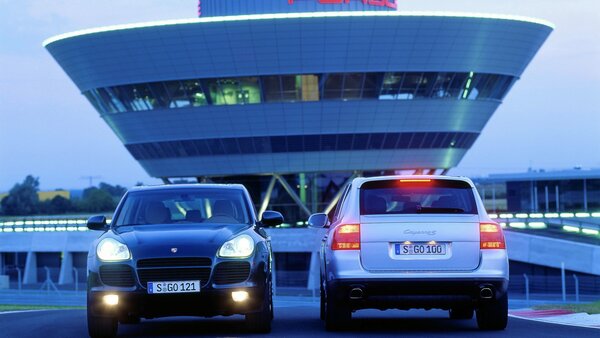 Porsche Cayenne исполнилось 20 лет. Внедорожник спас компанию от банкротства