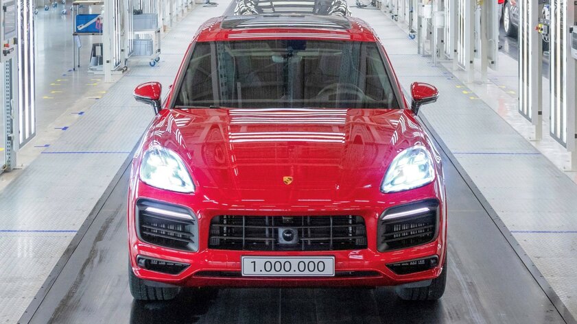 Porsche Cayenne исполнилось 20 лет. Внедорожник спас компанию от банкротства