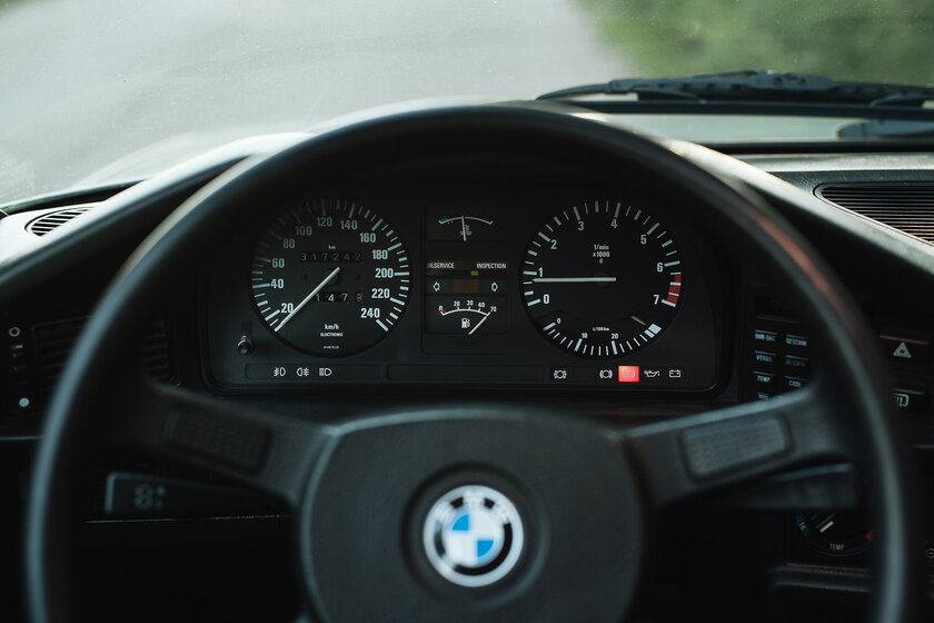 Каково владеть ретро в 2022 году: владелец о BMW 5 (E28) из 1982-го