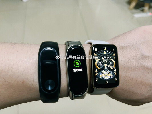 Большой Mi Band 7 Pro сравнили с другими Mi Band на живых фото. Впечатляет